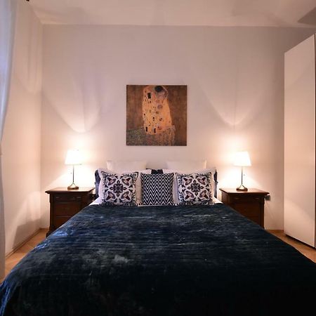 Ferienwohnung Cozy Flat By The Astronomical Clock Prag Exterior foto