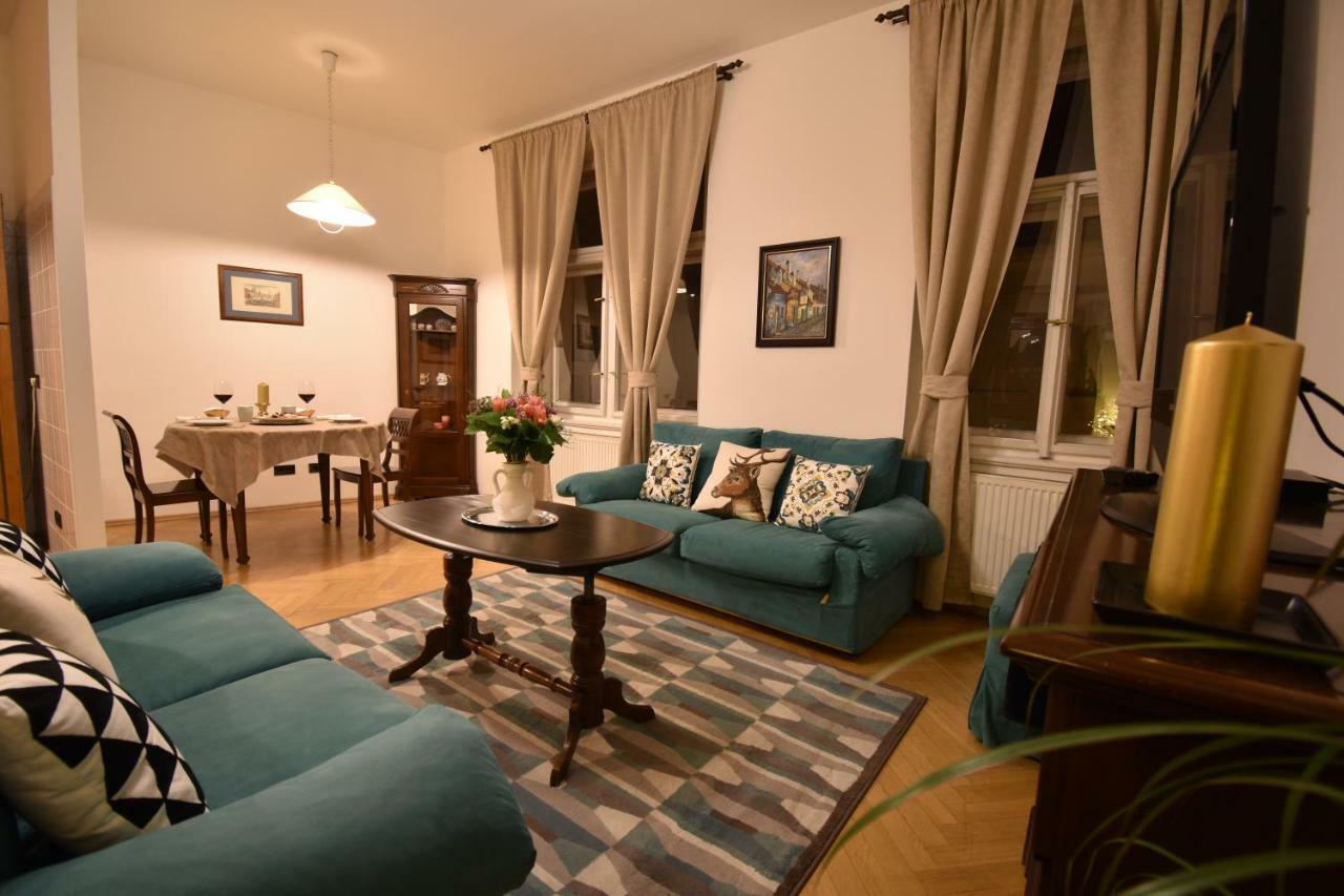 Ferienwohnung Cozy Flat By The Astronomical Clock Prag Exterior foto