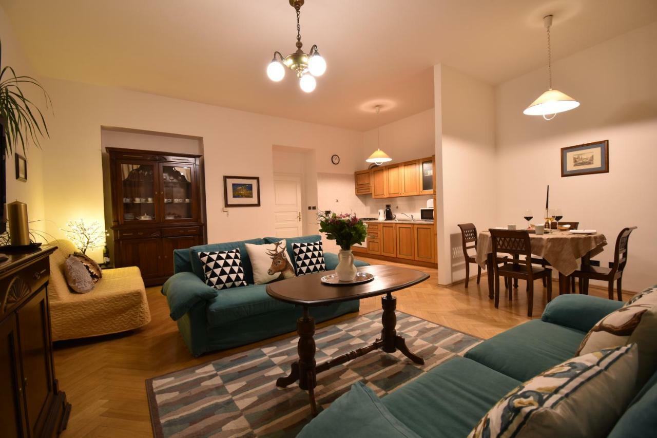 Ferienwohnung Cozy Flat By The Astronomical Clock Prag Exterior foto