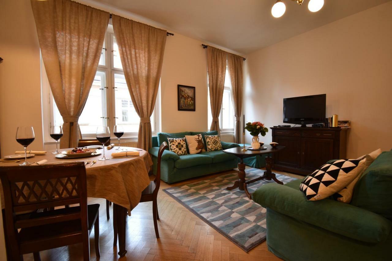 Ferienwohnung Cozy Flat By The Astronomical Clock Prag Exterior foto