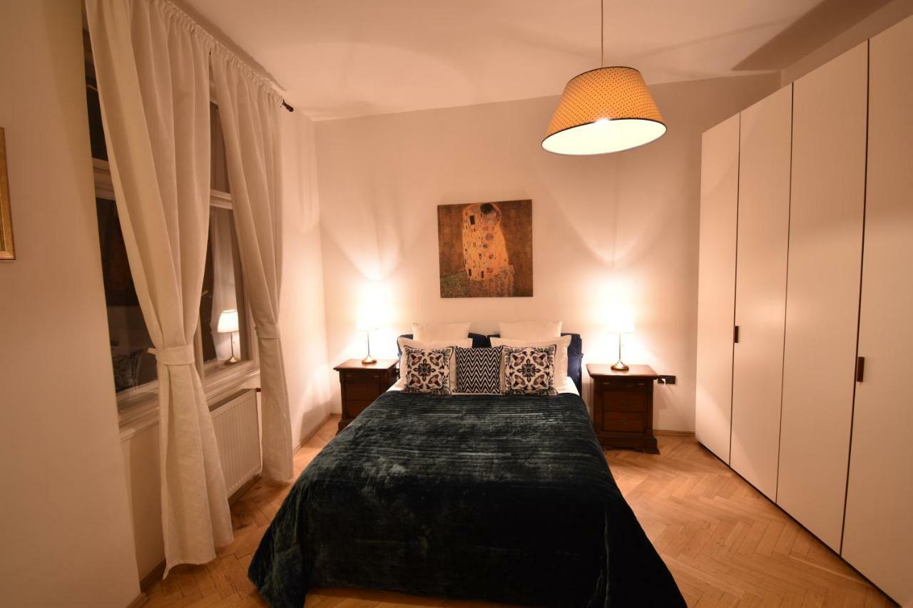 Ferienwohnung Cozy Flat By The Astronomical Clock Prag Exterior foto