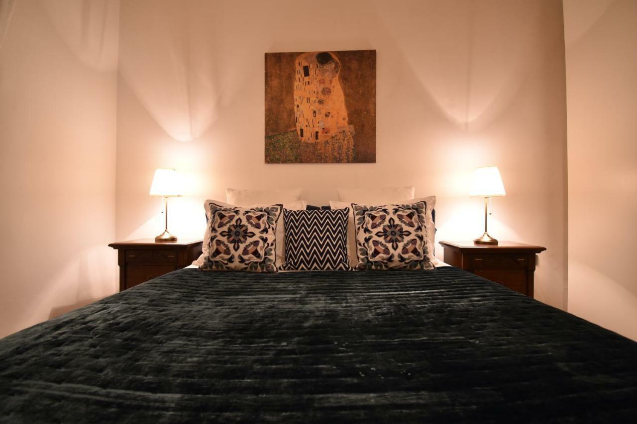 Ferienwohnung Cozy Flat By The Astronomical Clock Prag Exterior foto