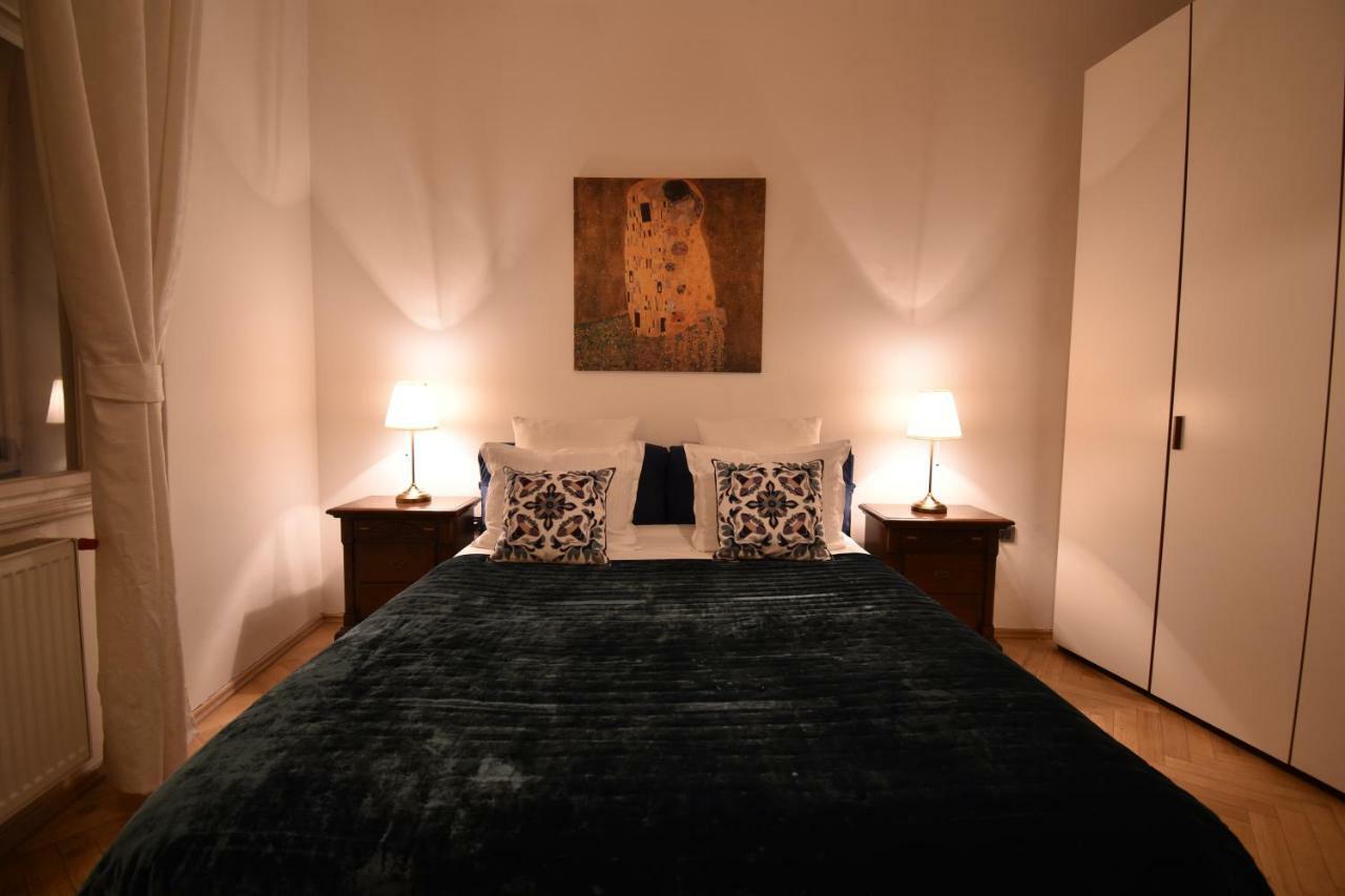 Ferienwohnung Cozy Flat By The Astronomical Clock Prag Exterior foto