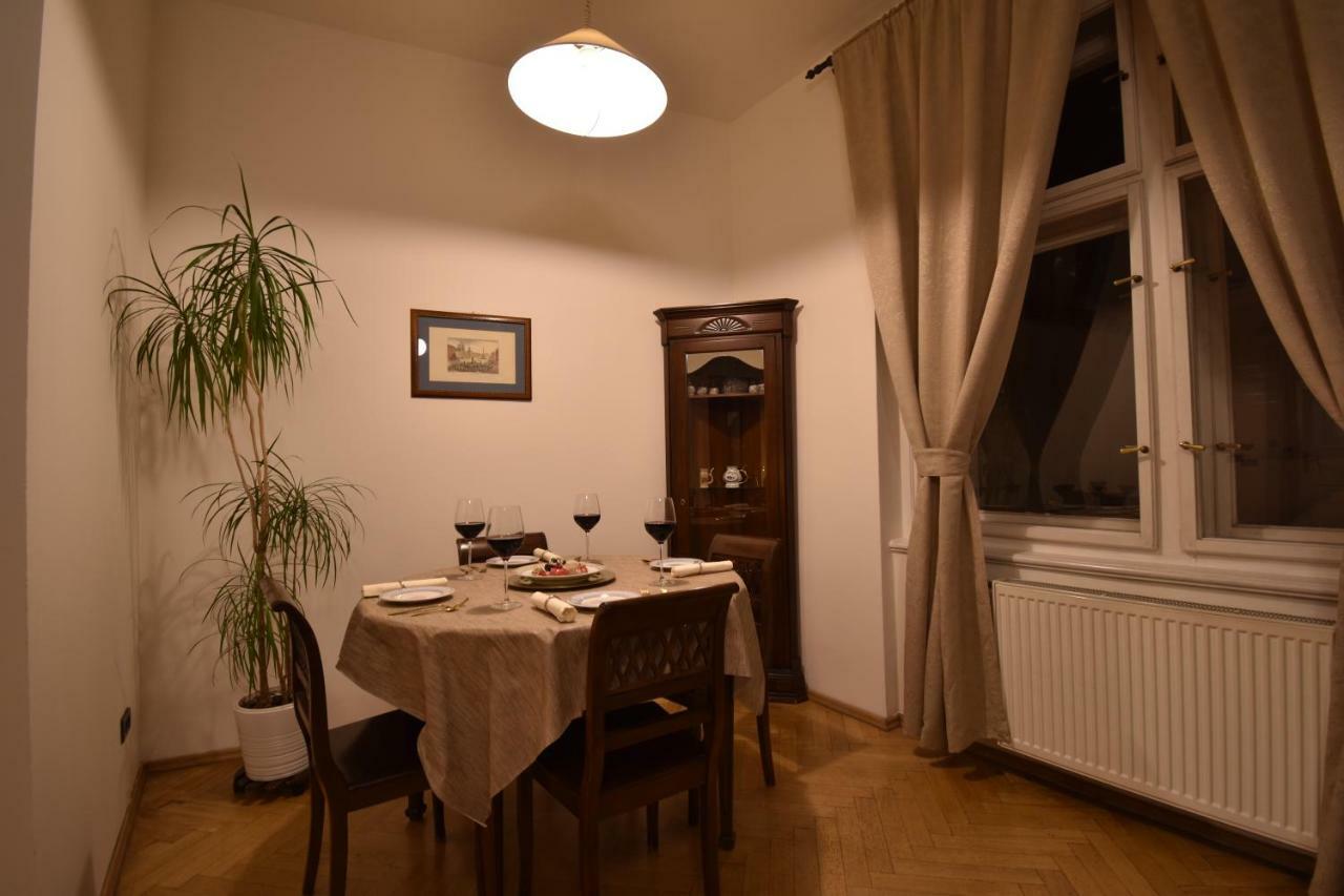 Ferienwohnung Cozy Flat By The Astronomical Clock Prag Exterior foto