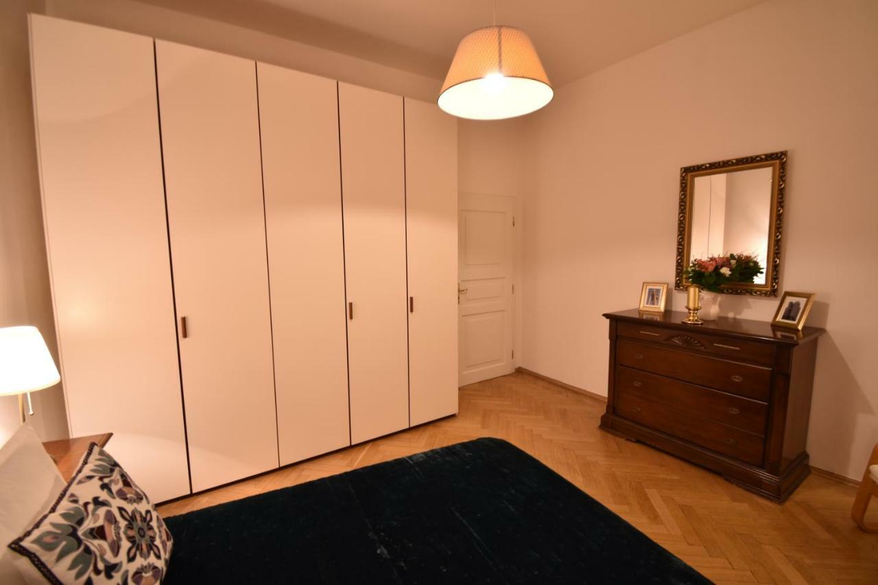 Ferienwohnung Cozy Flat By The Astronomical Clock Prag Exterior foto