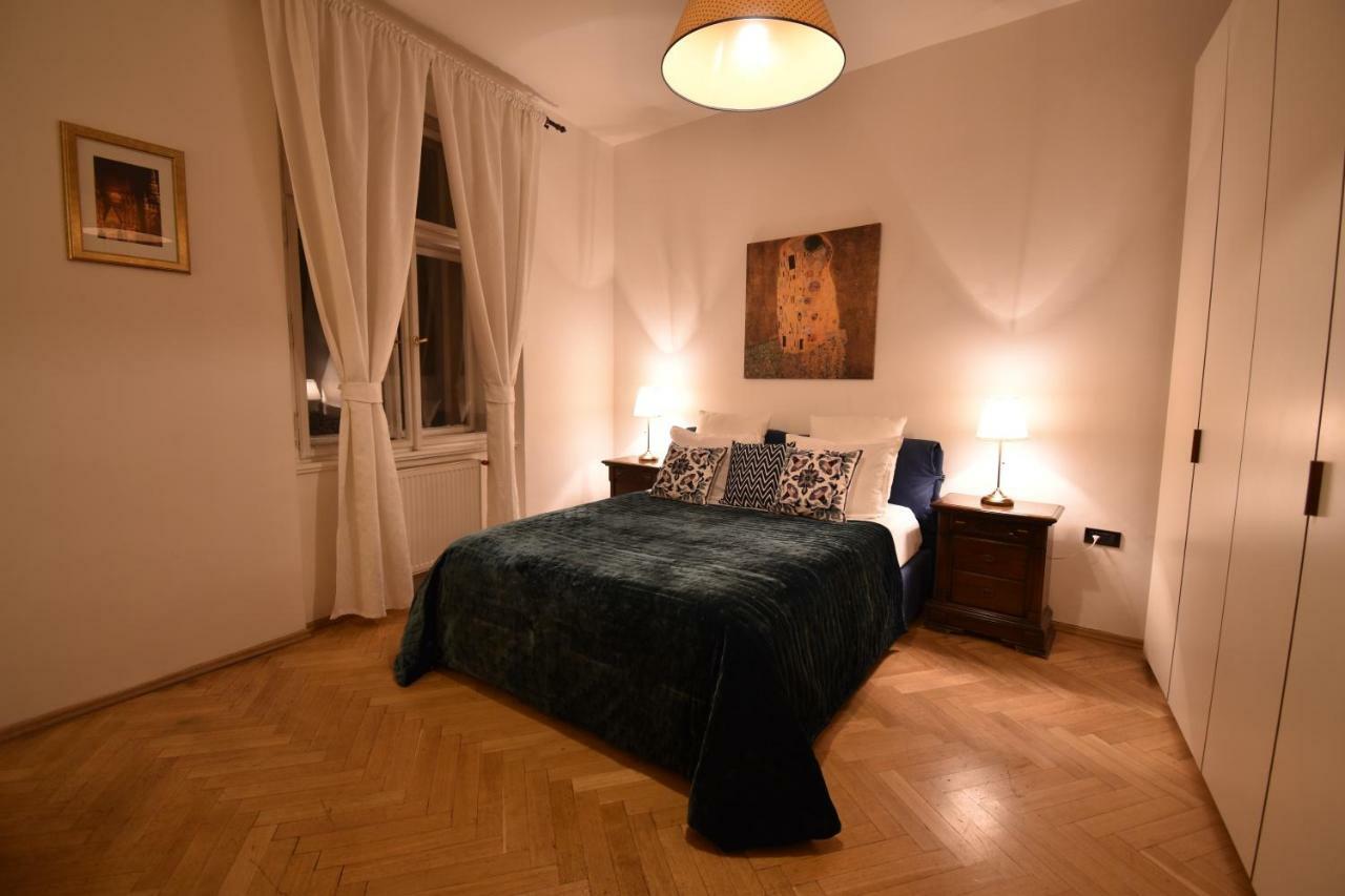 Ferienwohnung Cozy Flat By The Astronomical Clock Prag Exterior foto
