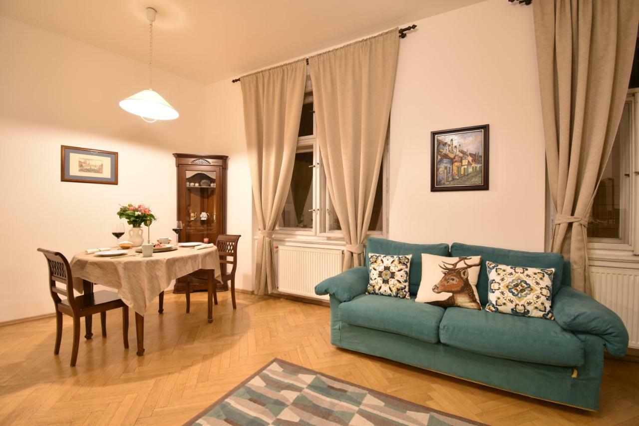 Ferienwohnung Cozy Flat By The Astronomical Clock Prag Exterior foto