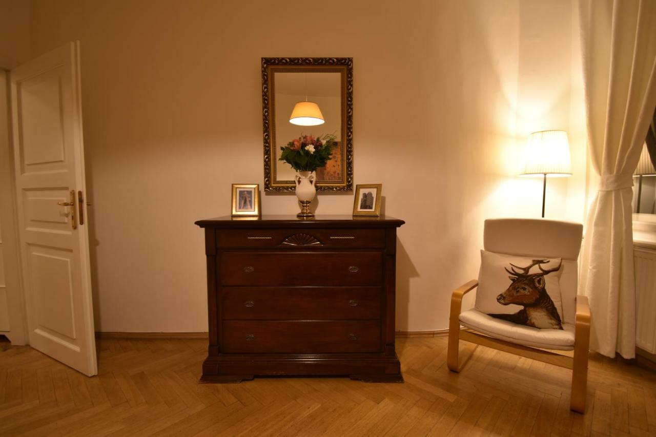 Ferienwohnung Cozy Flat By The Astronomical Clock Prag Exterior foto