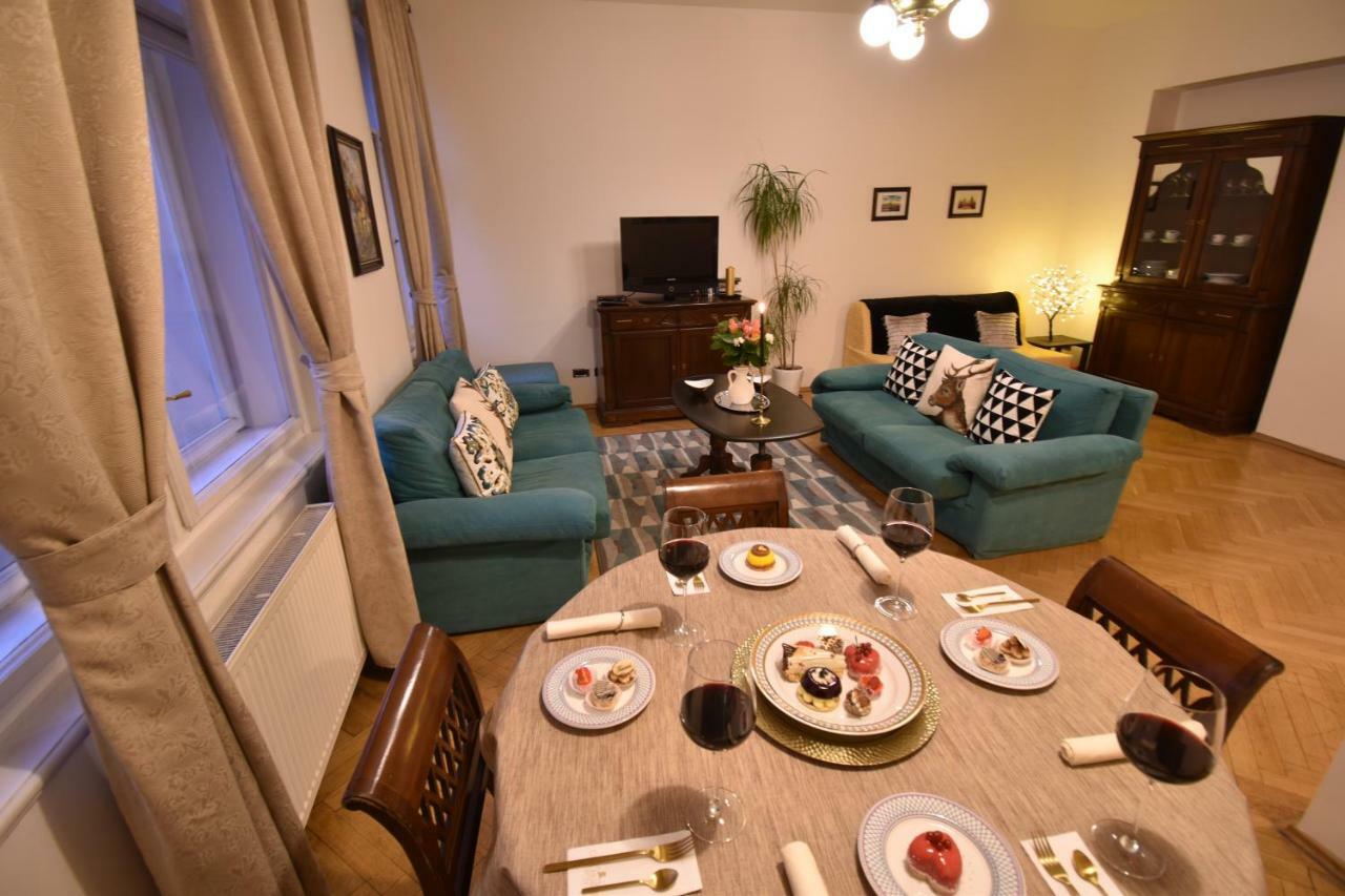 Ferienwohnung Cozy Flat By The Astronomical Clock Prag Exterior foto