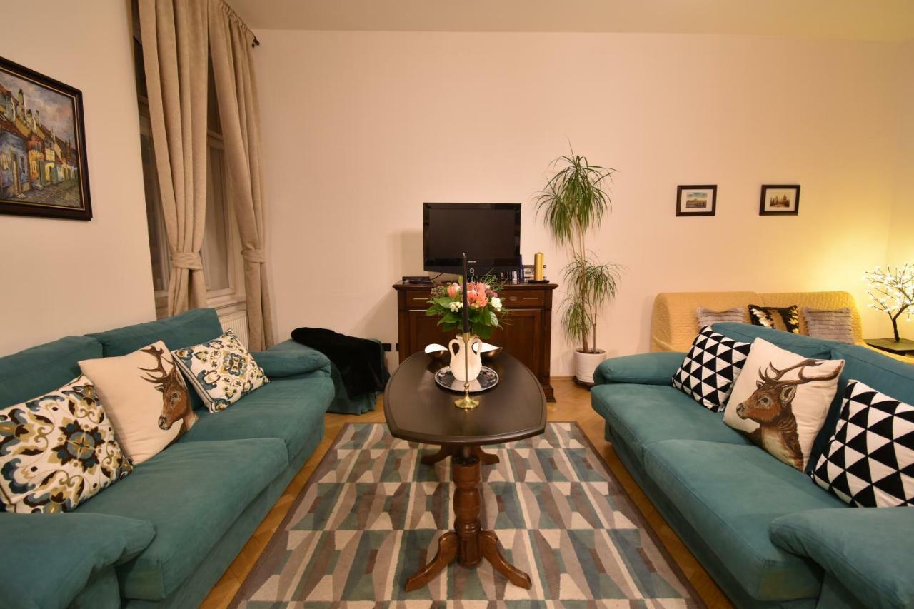 Ferienwohnung Cozy Flat By The Astronomical Clock Prag Exterior foto