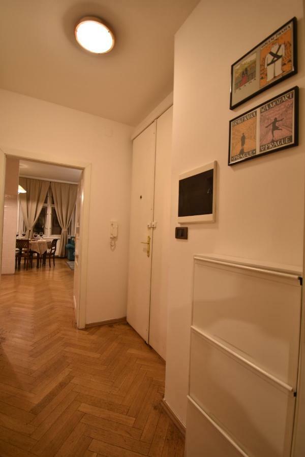 Ferienwohnung Cozy Flat By The Astronomical Clock Prag Exterior foto